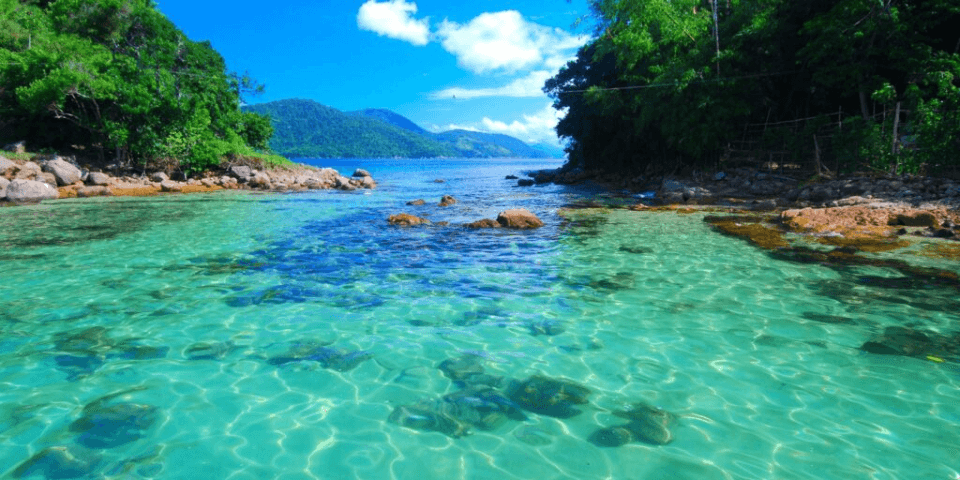 Full Day Tour Regular Ilhas de Angra dos Reis com Passeio de Escuna